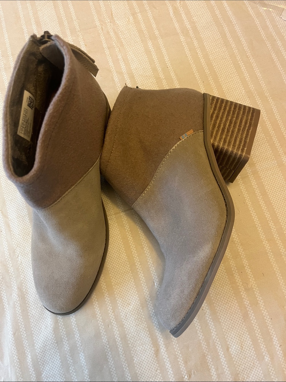 Toms Two-Tone Gray and Brown Suede Ankle Booties size 7W